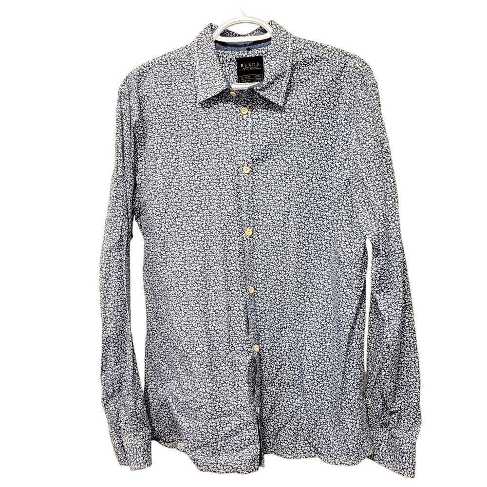 2/$20 Vintage Y2K Blue & White Floral Pattern Buttons Down Shirt Size: M - Picture 1 of 5